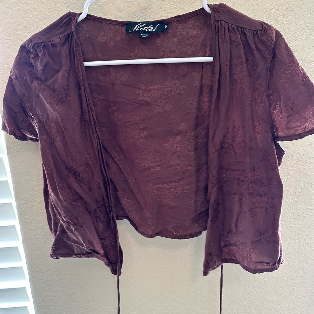 Woman’s Cropped Front-Tie Tee
